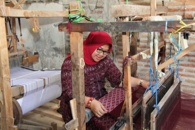 Tenun Goyor Kalijambe Terkenal Sampai Luar Negeri