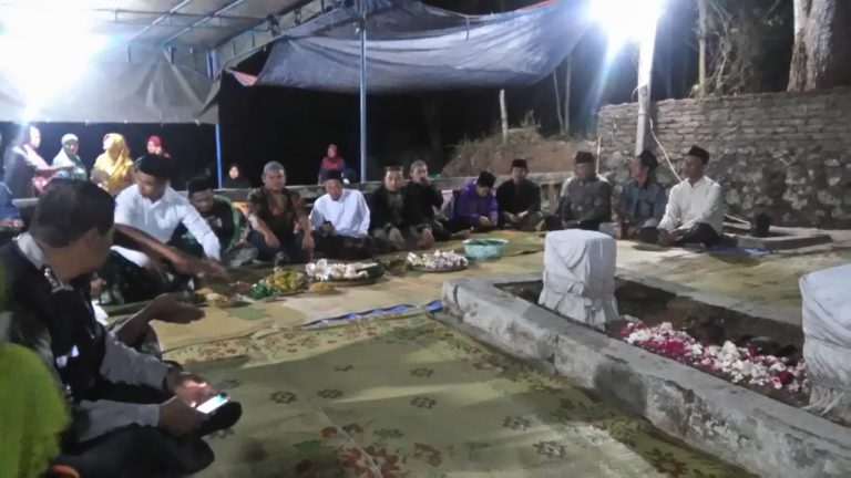 Doa Bersama di Makam Dowo, Warga Candirejo Potong Kambing Kendit