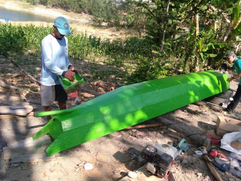 Melihat Pembuatan Perahu Khas Nelayan WKO Boyolayar