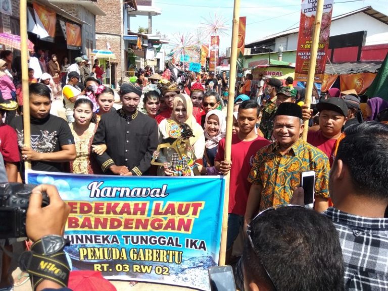 Aneka Hiasan Ikan Meriahkan Sedekah Laut Nelayan Bandengan