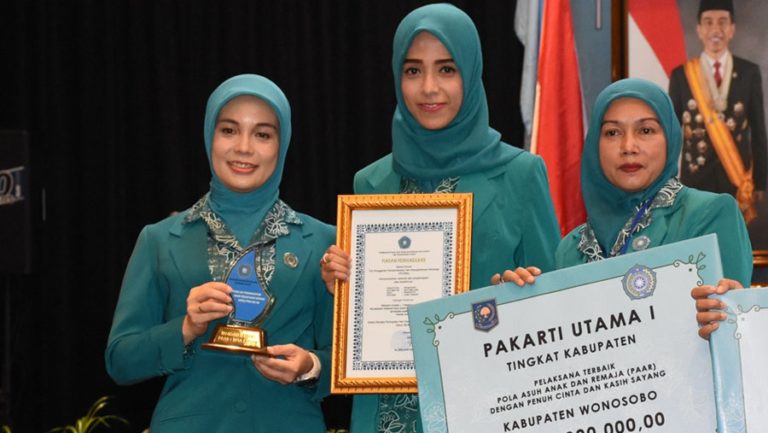 Desa Wonoroto Wonosobo Antar Jateng Juara Umum HKG PKK Ke-46