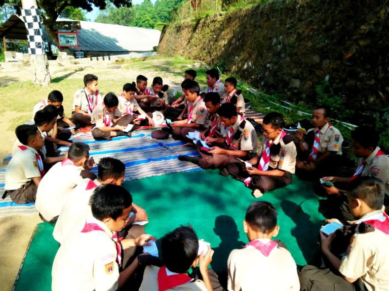 SMP IT Cahaya Ummat Menggelar Kemah Ukhuwah
