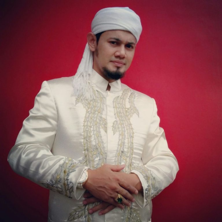 Ustad Guntur Bumi Berdakwah Keliling Makassar
