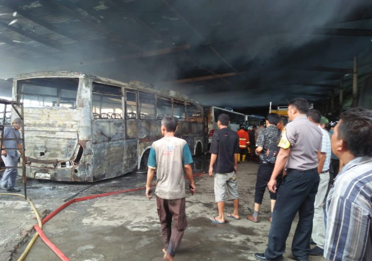 Enam Bus Dedy Jaya Terbakar, Kerugian Capai Rp 500 Juta