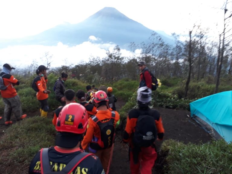 Satu Pendaki Sumbing Meninggal Akibat Hipotermia, Ini Penjelasannya