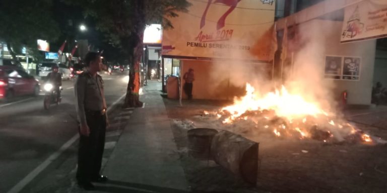 65.625 Surat Suara Dimusnahkan di Halaman KPU Kabupaten Semarang