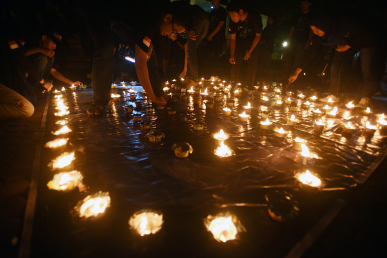 Komunitas Bersepeda Peringati Global Earth Hours Keliling Kota