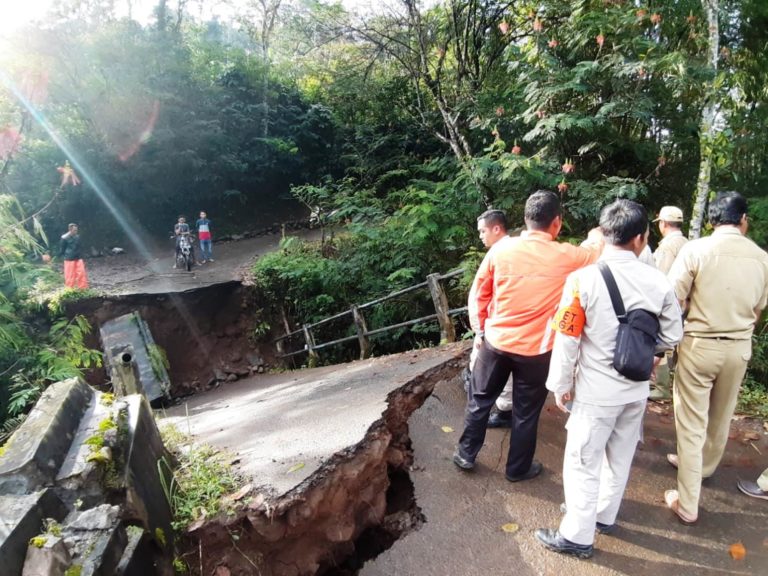 Jembatan Ambruk, Jalur Donorejo-Tretep Terputus