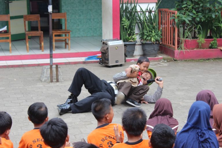 Begini Aksi Humanis Anggota Satlantas Purbalingga Ajak Siswa SD Tertib Berlalu Lintas
