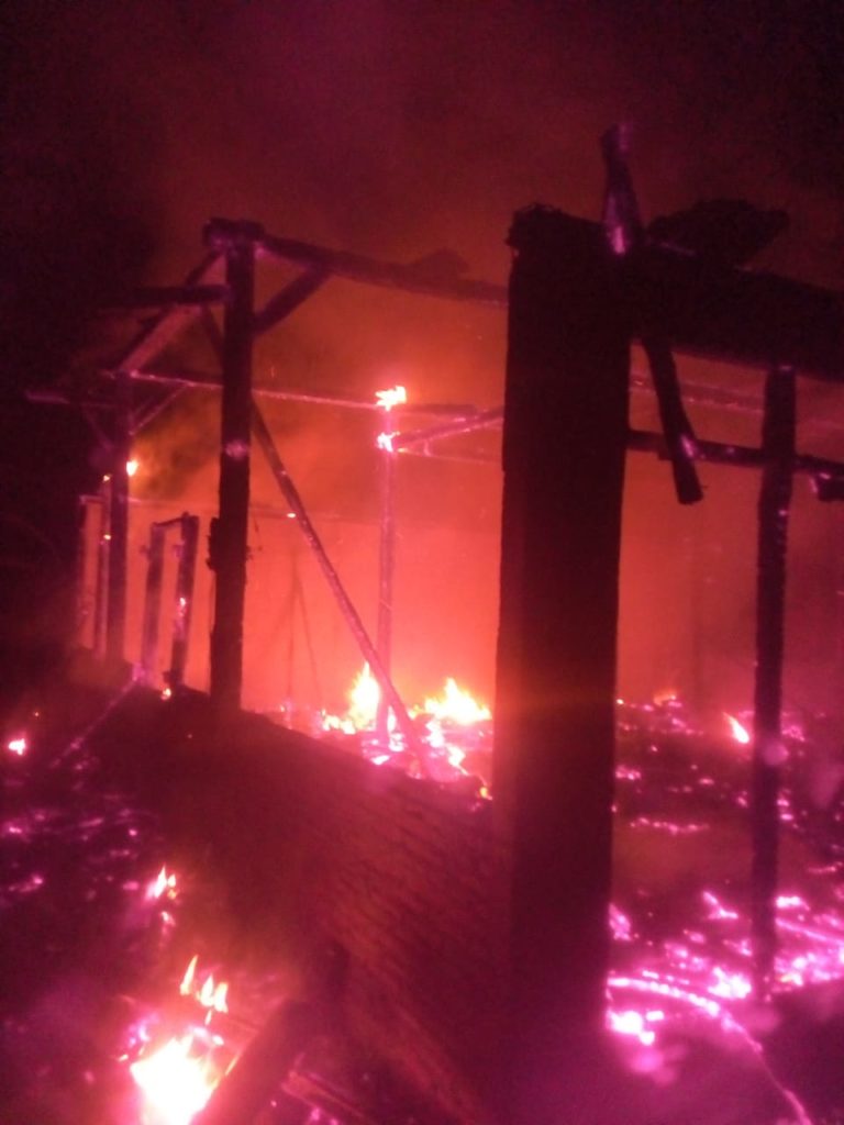 Lilin Menyala Ditinggal Tidur, Rumah Warga Rembes Bringin Ludes Terbakar