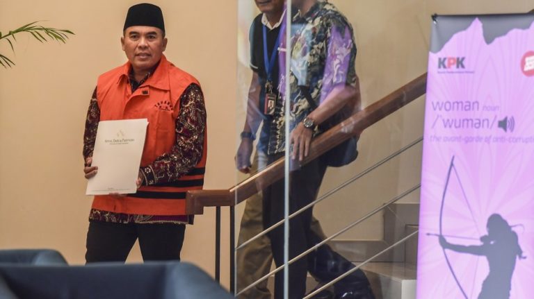 Pakai Rompi Tahanan, Tangan Diborgol, Bupati Jepara Resmi Ditahan