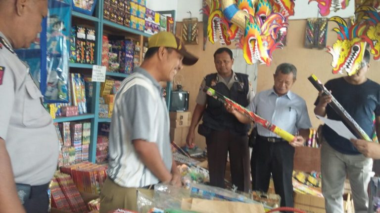 Penjual dan Pengguna Petasan Terancam Hukuman 12 Tahun Penjara