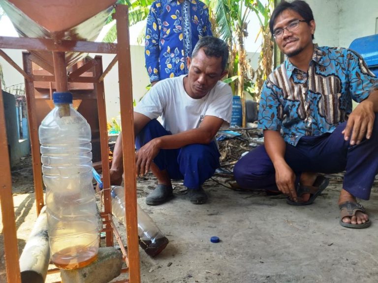 Inspiratif!  Sopir Ambulans Sulap Sampah Jadi BBM