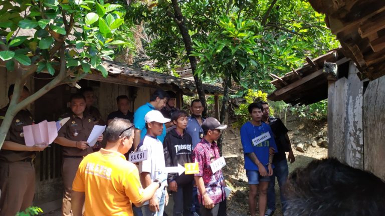 Kasus Anak Bunuh Bapak di Penawangan Pringapus Direkonstruksi