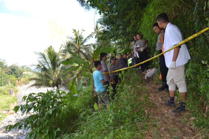 Pemancing Tewas Diduga Terutusuk Pisau Sendiri2