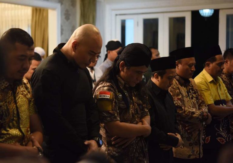 Usai Bersyahadat Deddy Corbuzier Salat Magrib Diimami Ma’ruf Amin