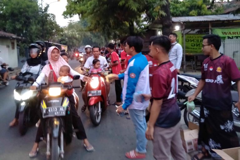 Katar Karya Abadi dan Pajero FC Giat Bareng Bagi-bagi Takjil