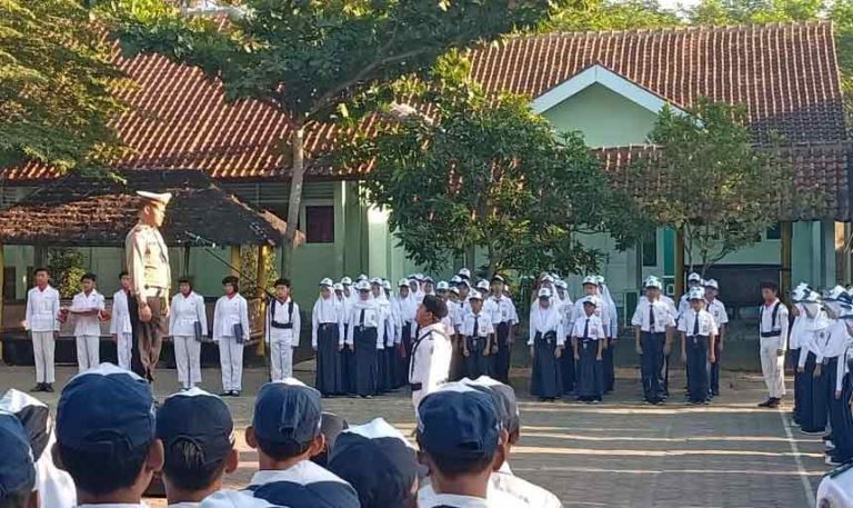 KBO Satlantas Imbau Siswa SMPN 5 Ungaran Tertib Lalu Lintas dan Jauhi Narkoba