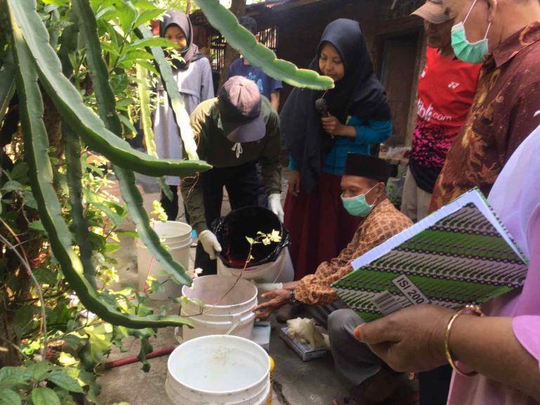 Mahasiswa Undip Olah Limbah Darah RPH Ambarawa Jadi Pupuk Organik