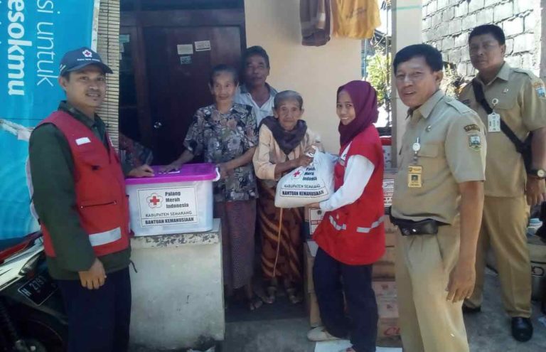 Diduga  Lapuk, Rumah Mbah Sutiyem di Sembungan Ungaran Ambruk