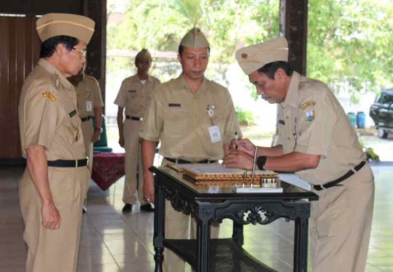 Empat Pejabat Eselon II Dilantik, Budi Kristiono Jabat Sekwan