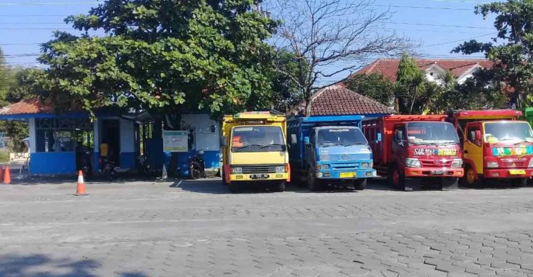 Pemkab Semarang Diminta Berembug dengan Paguyuban Truk Pasir Terminal Sisemut
