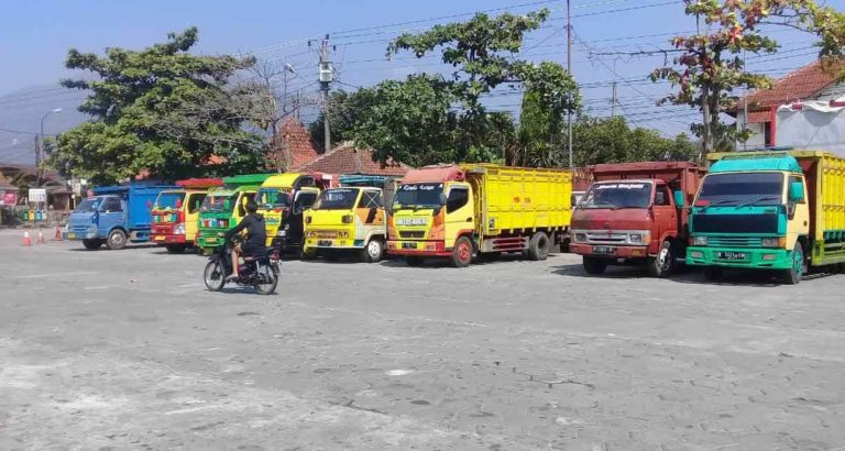 Truk Pasir Lima Tahun Mangkal di Terminal Sisemut, Dishub: Itu Pelanggaran