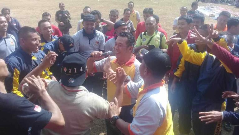 Ultah Bertepatan Giat Olahraga Bersama, Kompol Aslam Diguyur Air