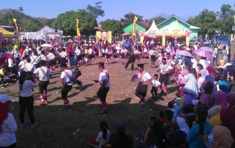 Gelak Tawa Gembira Warnai “Grebeg Kampung Sarimi” di Lapangan Truko