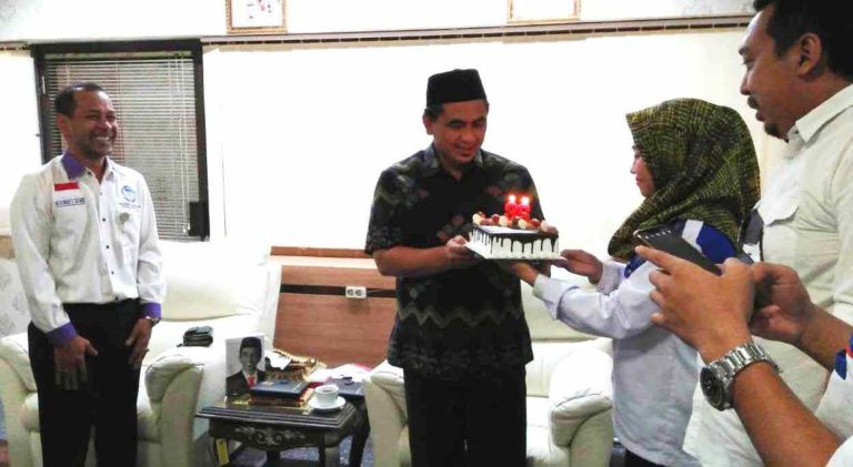 Komnas Perlindungan Anak Jateng Beri Ucapan Ultah Gus Yasin