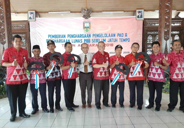 PAD Kabupaten Semarang Lampaui Target, BKUD Terima Penghargaan