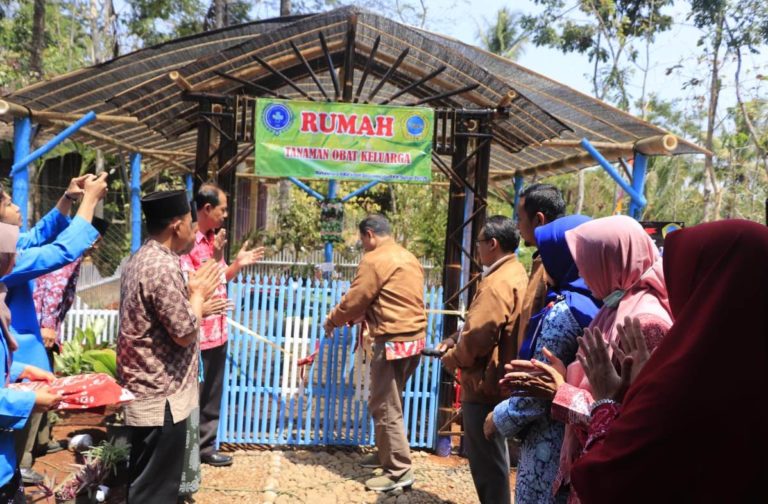 Rumah Toga Desa Gentan Diresmikan Rektor UNW, Diharapkan Jadi Agrowisata Toga