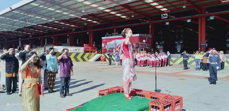 Makna di Balik Pakaian Daerah Peserta Upacara Agustusan Karyawan CCAI