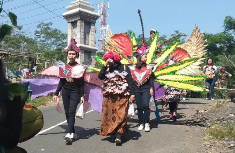 Karnaval Tujuhbelasan Warga Gamol: Ajang Unjuk Kreasi dan Kebersamaan