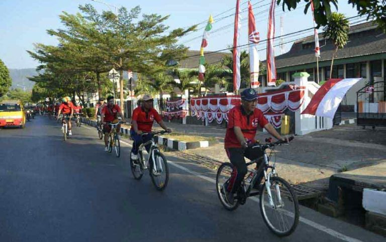 Meriah Giat ‘Gowes Sukabela – 17 Km’ Keliling Kota Ambarawa