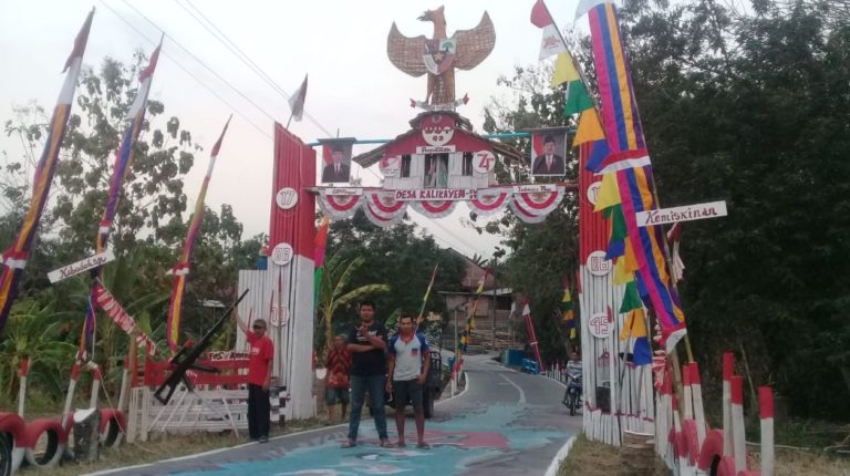 Semangat Membangun dan Cinta Negeri, Warga Kalikayen Ikuti Lomba Gapura