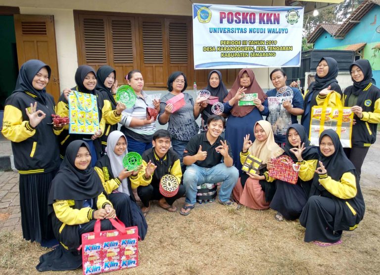 Sampah Desa Karangduren Disulap KKN UNW Jadi Kerajinan Bernilai Ekonomis