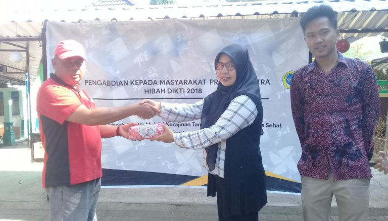 Kelurahan Sidomulyo Pameran Produk Kerajinan Limbah Plastik Kerja Sama UNW