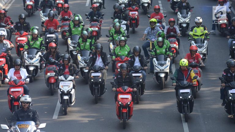 Ratusan Motor Listrik Kampanye Udara Bersih, Konvoi Keliling Kota Semarang