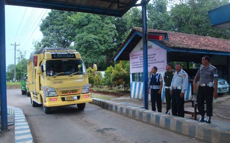 Truk Over Tonase Rusak Jalan Pantura, Jembatan Timbang Subah Diusulkan Dipindah