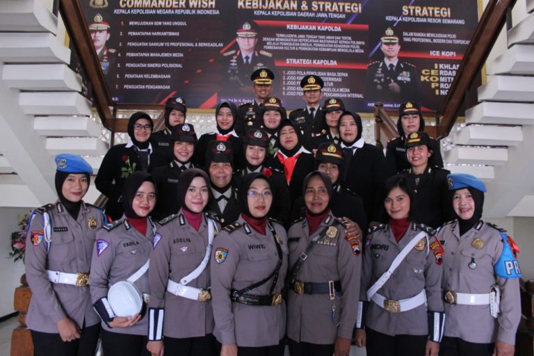 Polwan dan ASN Perempuan Diminta Tingkatkan Kontribusi Bagi Masyarakat