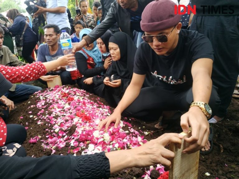 Tetangga Memandikan Jenazah Lina Sebut Lebam Biru itu Lebam Mayat