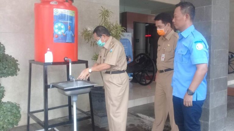 PDAM Kabupaten Semarang Pasang 20 Wastafel Portabel di Tempat Keramaian
