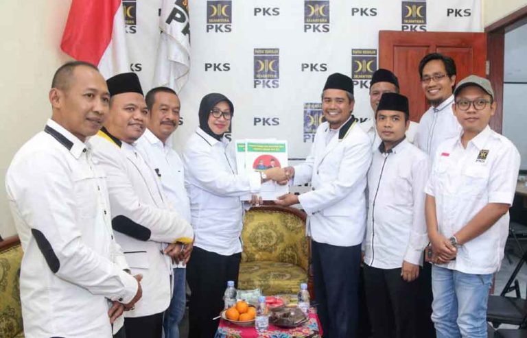 Bintang Narsasi Mendaftar ke PKS, Rifai Optimis Rekomendasi Turun untuk Paslon Bison