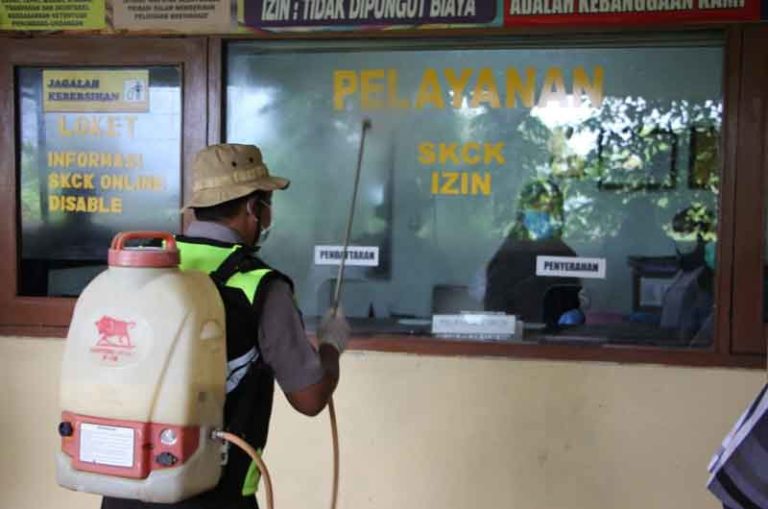 Beri Pelayanan Nyaman dan Aman Virus, Polres Semarang Semprot Desinfektan Ruang Pelayanan