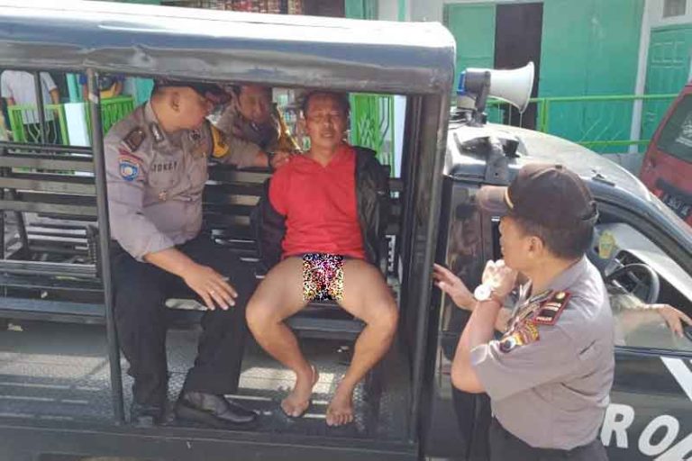 Potong Tas Slempang Korban, Jambret Bersenjata Gunting di Ambarawa Dihajar Massa