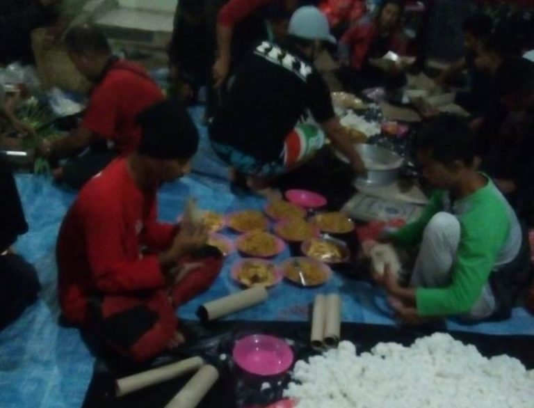 Nyaris Tak Bisa Sahur, Ratusan Korban Banjir Tuntang Dibantu Dapur Umum BAGUNA