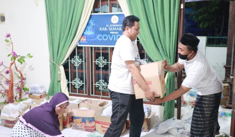 Al Khidmah Ungaran Bagikan 500 Paket Sembako ke Warga Terdampak Covid-19
