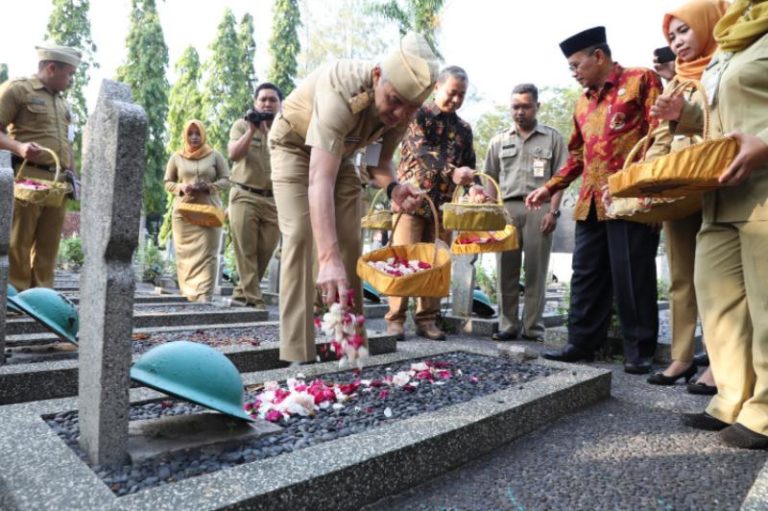 Ganjar Berharap Taman Makam Pahlawan untuk Tenaga Medis Covid-19 Terlaksana Minggu Depan