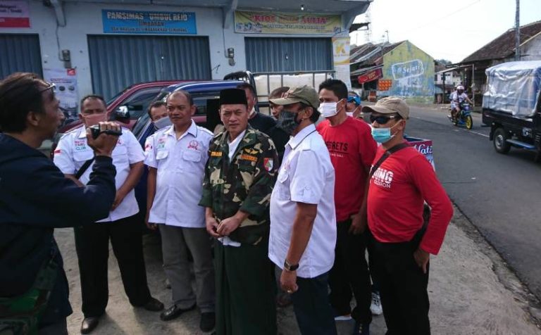 Relawan KOPI NFC Giliran Baksos Penyemprotan di Kecamatan Bandungan